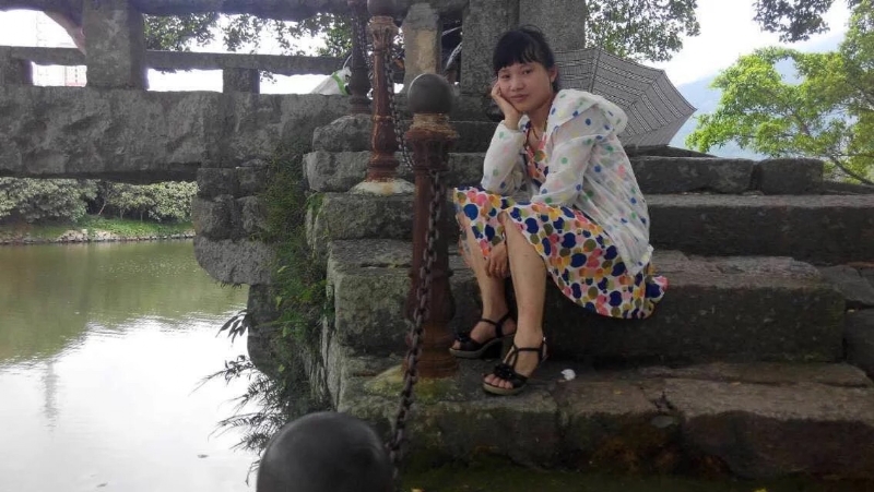 女子悠然的第一张照片--马尾婚介网