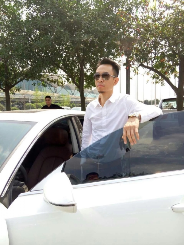 杨岳的第一张照片--马尾婚介网
