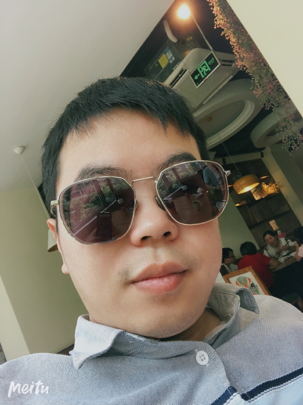 月台等路人的第一张照片--马尾婚介网