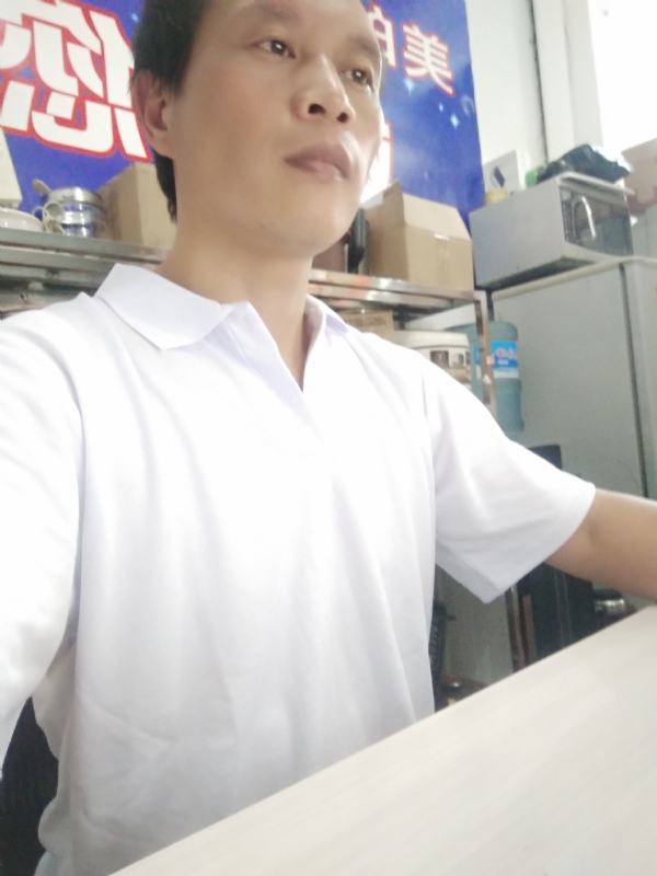 深蓝色的海的第一张照片--马尾婚介网
