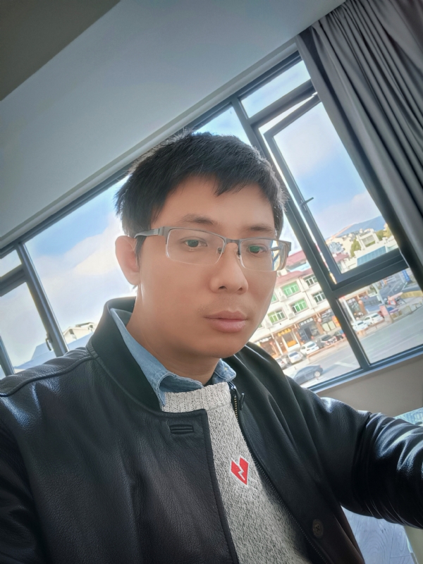 也许只是缺少一个拥抱的第二张照片--马尾婚介网
