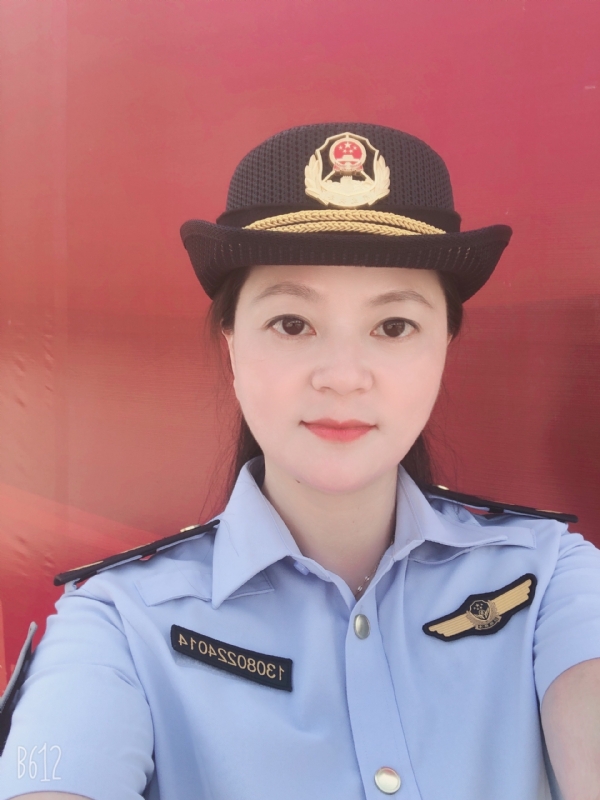明明的第一张照片--马尾婚介网