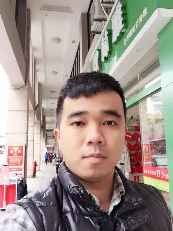 小小怪兽的第一张照片--马尾婚介网