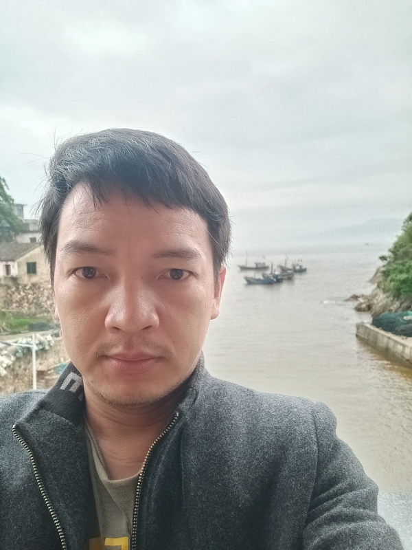 啊亮的第一张照片--马尾婚介网