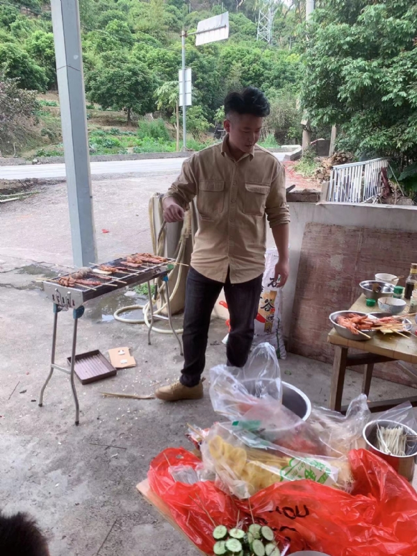 你黑我哟的第一张照片--马尾婚介网