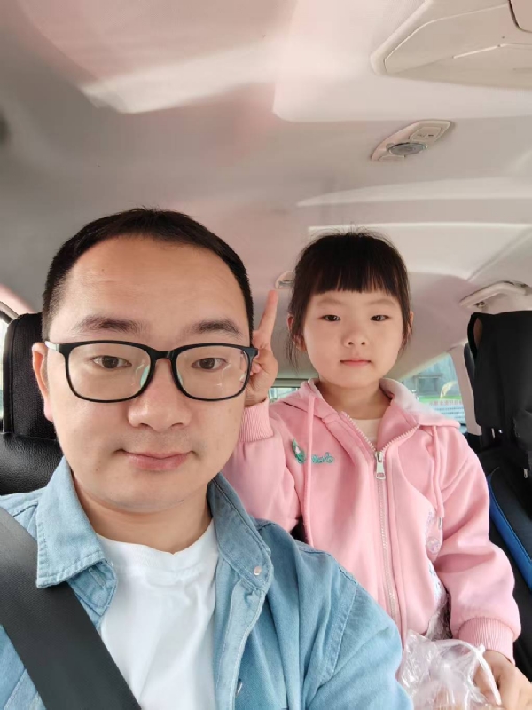 知天晓的第一张照片--马尾婚介网